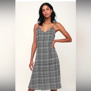 Lulus | Still Together Black and White Houndstooth Midi Dress